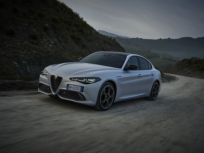 Offerta Berlina Nuova ALFA ROMEO GIULIA: highlights del nuovo modello e le migliori soluzioni per noleggiarlo Varie motorizzazioni  foto 5