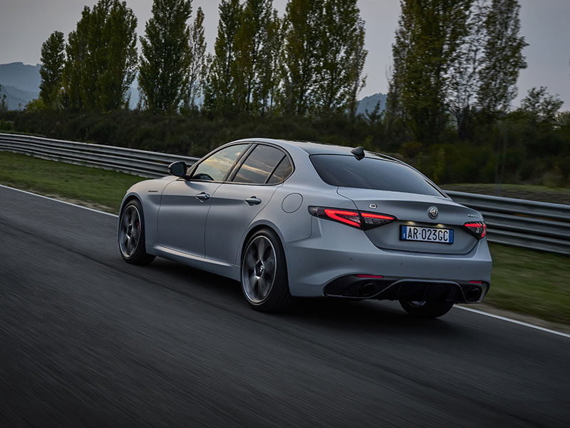 Offerta Berlina Nuova ALFA ROMEO GIULIA: highlights del nuovo modello e le migliori soluzioni per noleggiarlo Varie motorizzazioni  foto 6