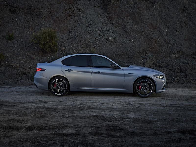 Offerta Berlina Nuova ALFA ROMEO GIULIA: highlights del nuovo modello e le migliori soluzioni per noleggiarlo Varie motorizzazioni  foto 7
