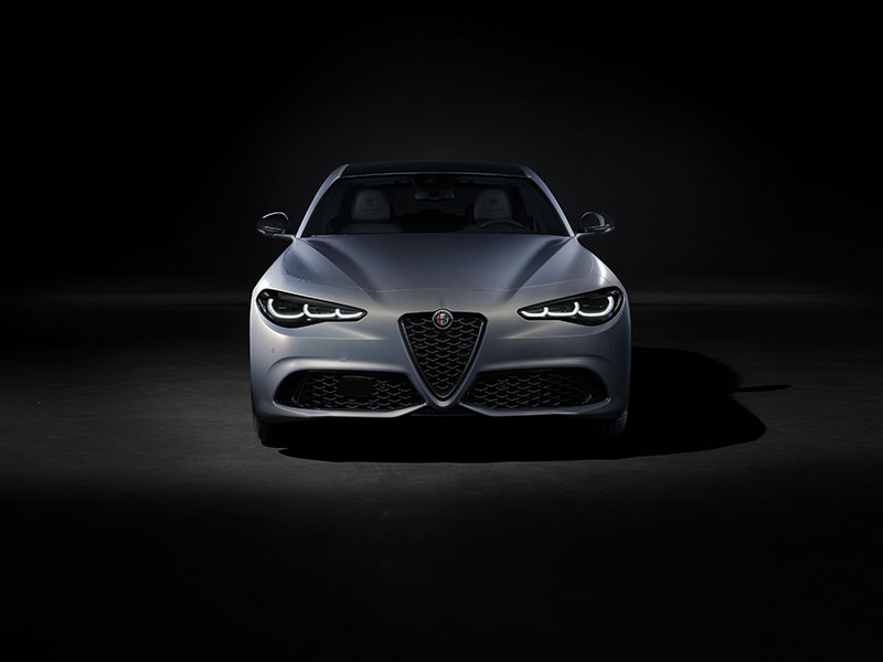 Offerta Berlina Nuova ALFA ROMEO GIULIA: highlights del nuovo modello e le migliori soluzioni per noleggiarlo Varie motorizzazioni  foto 1