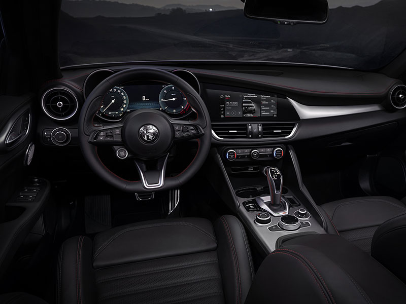 Offerta Berlina Nuova ALFA ROMEO GIULIA: highlights del nuovo modello e le migliori soluzioni per noleggiarlo Varie motorizzazioni  foto 8