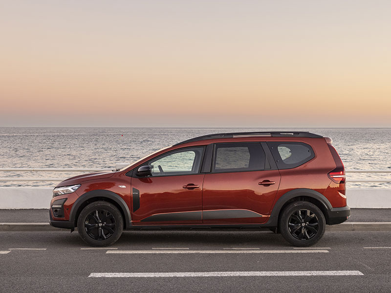 Offerta SUV e CrossOver Nuova DACIA JOGGER full hybrid: highlights del nuovo modello e le migliori soluzioni per noleggiarlo Full Hybrid  foto 8