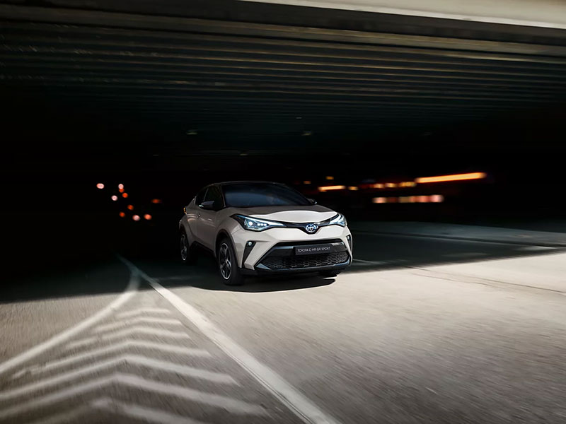 Offerta SUV e CrossOver Noleggio TOYOTA C-HR Hybrid = l'offerta in promozione di KINTO One per luglio 2023 Full Hybrid  foto 3