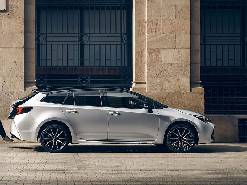 Offerta Station wagon Noleggio TOYOTA COROLLA Touring Sports Active 1.8 Hybrid = l'offerta in promozione di KINTO One per luglio 2023 Full Hybrid  foto 4