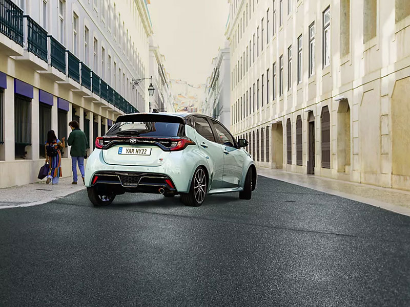 Offerta City car Noleggio TOYOTA YARIS hybrid = l'offerta in promozione di KINTO One per luglio 2023 Full Hybrid  foto 3