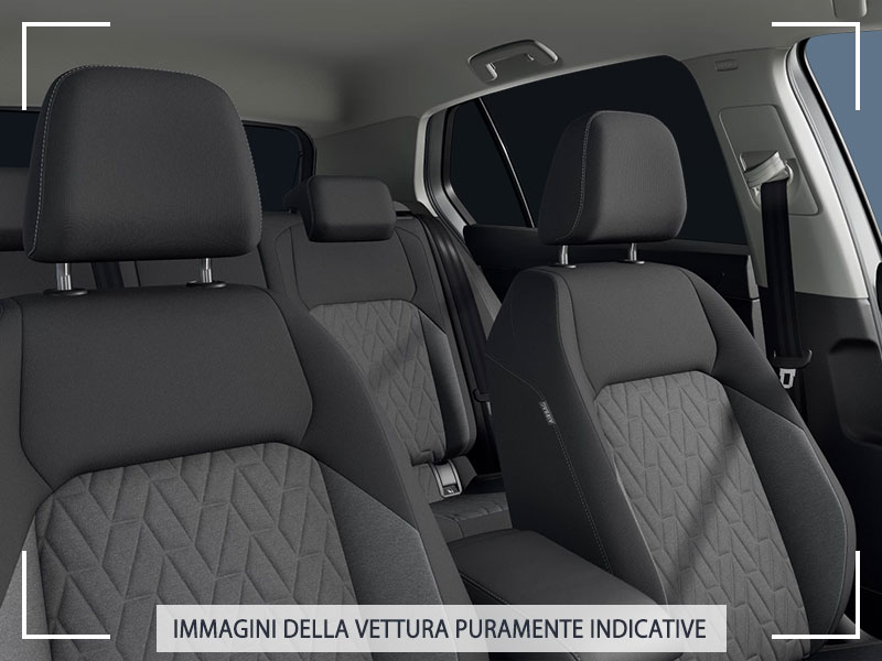 Offerta Berlina Noleggio auto in promozione: VOLKSWAGEN GOLF 1.0 eTSI EVO DSG Life = l'offerta speciale del broker Medicredit Rent, con tariffa scontata Ibrida - benzina (MHEV)  foto 9