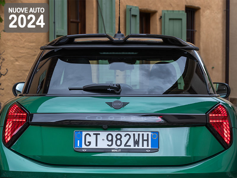 Offerta Berlina nuova MINI COOPER A 3 PORTE: come noleggiarla? Le nostre indicazioni per le migliori soluzioni sul mercato, con highlights e photogallery del nuovo modello Benzina  foto 11