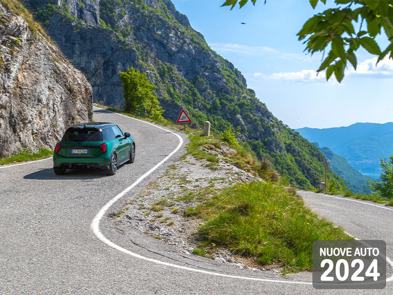 Offerta Berlina nuova MINI COOPER A 3 PORTE: come noleggiarla? Le nostre indicazioni per le migliori soluzioni sul mercato, con highlights e photogallery del nuovo modello Benzina  foto 21