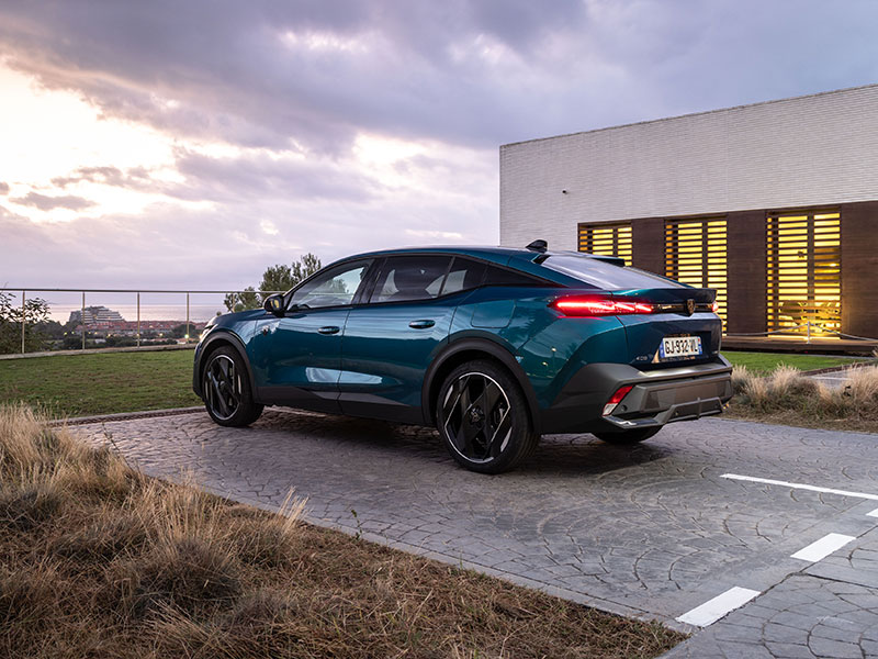 Offerta Berlina Nuova PEUGEOT 408: highlights del nuovo modello e le migliori soluzioni per noleggiarlo Varie motorizzazioni  foto 23