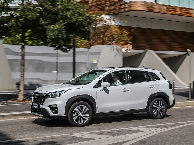 Offerta SUV e CrossOver Nuova SUZUKI S-CROSS hybrid: highlights del nuovo modello e le migliori soluzioni per noleggiarlo Full Hybrid  foto 3