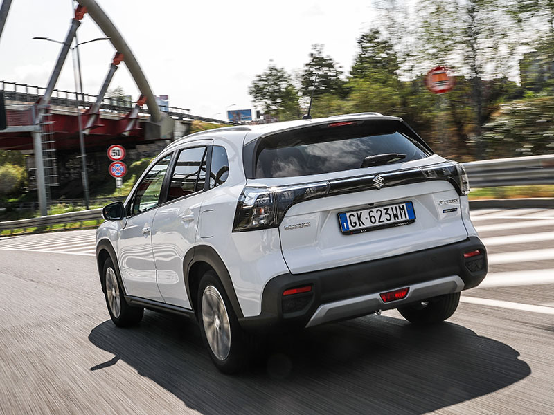 Offerta SUV e CrossOver Nuova SUZUKI S-CROSS hybrid: highlights del nuovo modello e le migliori soluzioni per noleggiarlo Full Hybrid  foto 2