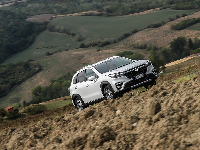 Offerta SUV e CrossOver Nuova SUZUKI S-CROSS hybrid: highlights del nuovo modello e le migliori soluzioni per noleggiarlo Full Hybrid  foto 6
